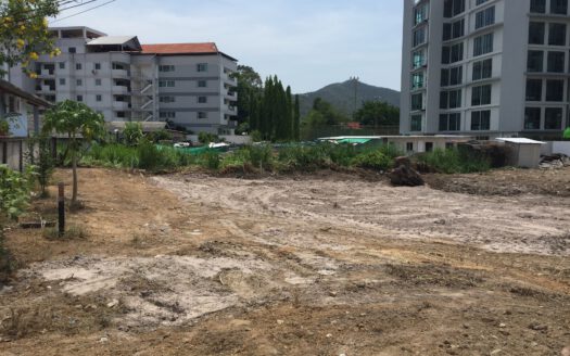 Pěkný pozemek jen 200m od pláže, Pattaya