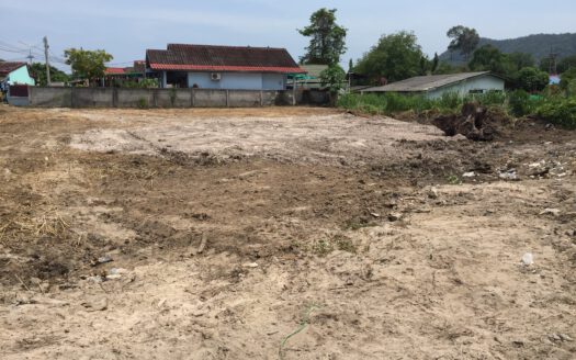 Pěkný pozemek jen 200m od pláže, Pattaya