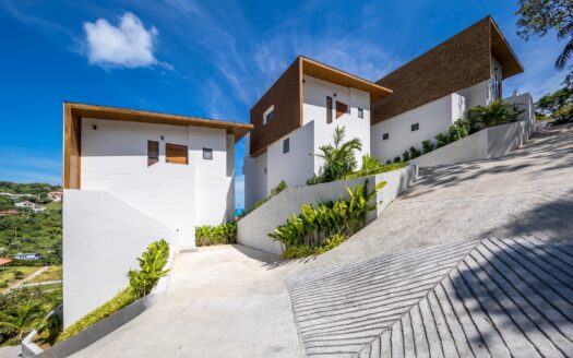 Moderní vila s výhledem na moře